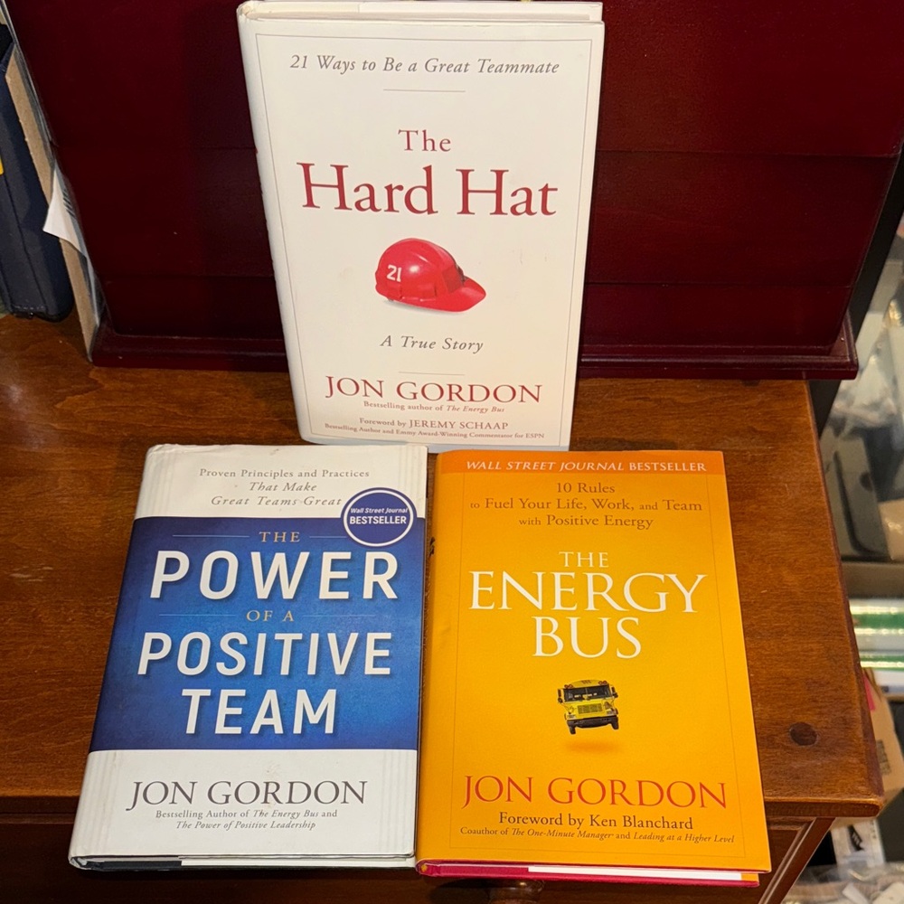 Collection of Motivational Books by Jon Gordon,  James Clear and Don Miguel Ruiz - Picture 2 of 4